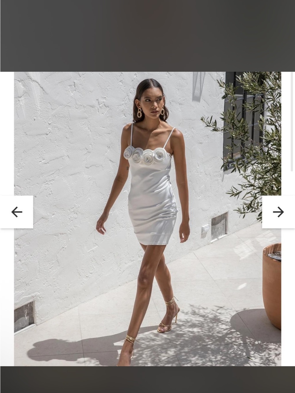 Line and Dot White Flower mini dress 
Size small flor